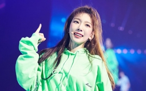 Reaksi Kocak Tae Yeon Saat Lupa Lirik Lagu di Konser Solo