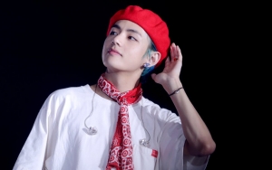 Ketampanan V BTS di Konser Hong Kong Bikin Melongo, Intip Foto-Fotonya Berikut Ini 