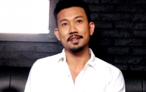  Denny Sumargo Pamer Senyum Maut, Netter: Yang Komen Cewek Semua