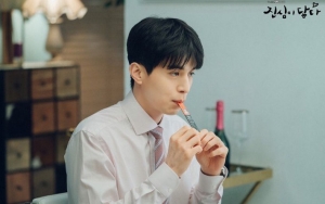 Lee Dong Wook Pose Mewek Jelang Episode Terakhir 'Touch Your Heart'