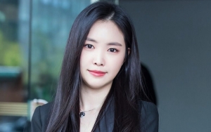 Na Eun A Pink Dipuji Cantik Meski Pakai Baju Mirip Rumput Laut, Kuku Jempol Kaki Curi Perhatian