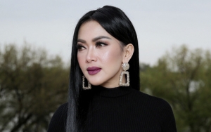  Dicap Junjungan Bala Boncel, Video Syahrini 'Sewot' Lepas Sepatu Bongkar Tinggi Badan Sebenarnya