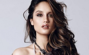  Tampil Seksi Elegan, Cinta Laura Berterima Kasih Pada Sosok Ini
