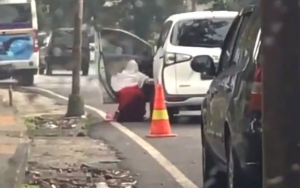 Ibu yang Dorong Anak Hingga Jatuh dari Mobil Ternyata Istri Juragan Emas