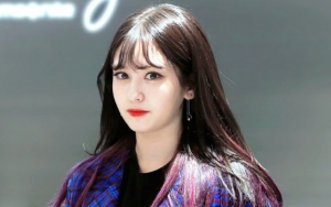 Jeon Somi Pose Aneh di Postingan Terbaru, Netter Justru Sebut Apes Jadi Artis YG