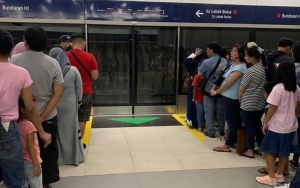 Penampakan Menyeramkan di Kaca MRT Ini Bikin Netizen Bergidik, Jangan Dilihat Sendirian!