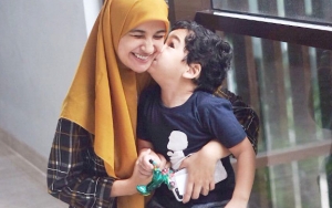  Shireen Sungkar Pose Bareng Anak, Netter Sebut Adam 'Fotocopy' Teuku Wisnu