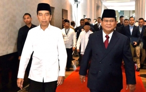 Tuding Jokowi Terima Laporan Asal Bapak Senang, Tagar Prabowo Benteng NKRI Jadi Trending