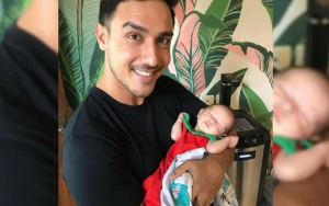 Hamish Daud Bagikan Potret Santai Bersama Bayi Zalina, Pose 'Nemplok' Menggemaskan Curi Perhatian