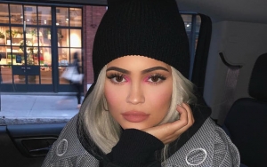 Kylie Jenner Nekat Tak Pakai Underwear Saat Gunakan Gaun Transparan Berikut Ini