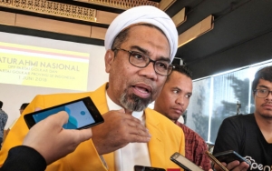 Ali Mochtar Ngabalin Klarifikasi Sosok Pria Setengah Bugil Mirip Dirinya yang Viral di Medsos