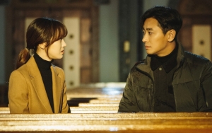 Interaksi Manis Joo Ji Hoon dan Jin Se Yeon di Lokasi Syuting 'Item' Bikin Gemas
