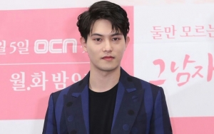 Lee Jong Hyun CN Blue Ternyata Malas Fan Service dan Sapa Penggemar?