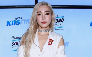 Tiffany Acungkan Jari Tengah Saat Nyanyi di Panggung, Ini Kata Netter