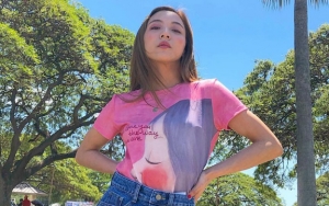 Luna Pose Seksi Saat Berjemur di Pantai, Dibilang Pakai Lingerie