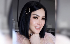  Syahrini Koleksi Piring Harga Rp 6 Juta, Ngaku Bawa Mangkuk Sendiri Saat Makan Bubur Di Emperan