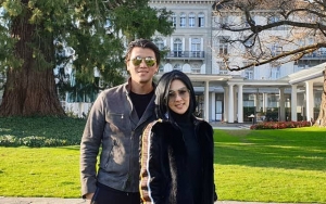Syahrini 'Korban Kebohongan' Luna Maya Berhijab Ala Bidadari Surga, Reino Makin Tampan Saat Kajian