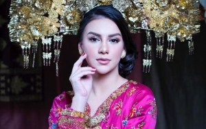 7 Potret Seru Bridal Shower Irish Bella, Tetap Dipuji Cantik Meski Wajah Penuh Coretan Lipstik