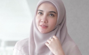  Zaskia Sungkar Ungkap Pose Lucu Saat 'Merenung'
