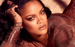 Rihanna Kedapatan Cium Teman Wanitanya di London