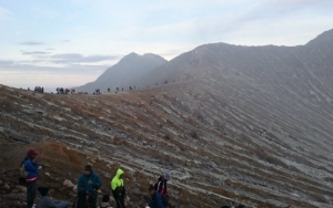 Miris, 400 Kg Sampah Terkumpul di Sepanjang Jalur Pendakian Gunung Ijen