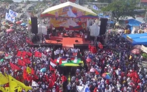 Rekam Aksi Bagi-Bagi Uang di Kampanye Jokowi-Ma'ruf, BPN Prabowo Segera Lapor Bawaslu