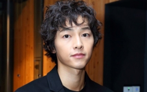 Drama Baru Song Joong Ki Dituduh Aniaya Staf, Begini Kata Perusahaan Produksi