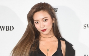 Luna f(x) Pose Sensual Pamer Pantat Malah Disindir Terobsesi Saingi Sulli 