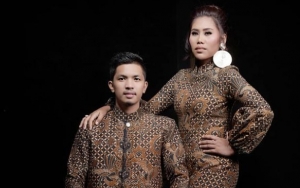 Evi Masamba Pamer Foto Rujuk Bahagia Gandeng Suami, Cuek Dibully Bohong Soal Isu Cerai Demi Masuk TV