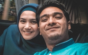  Hijrah Bersama, Postingan Ricky Harun Lelah Di Pangkuan Istri Banjir Komentar