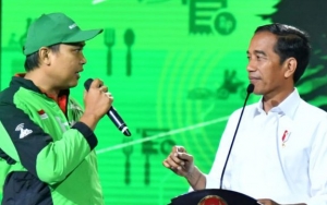 Jokowi Bikin Heboh Hadiahkan Sepeda Untuk Driver Ojol yang Pernah Antar Sate ke Istana