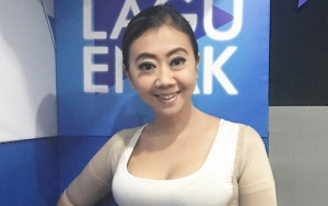Asri Welas Banjir Doa, Kini Diinfus Demi Menambah Air Ketuban Hingga Kuatkan Sang Bayi