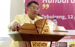  Sambangi Pesantren Jombang, Hotman Paris Nyekar Ke Makam Gus Dur Banjir Pujian Pemersatu Bangsa