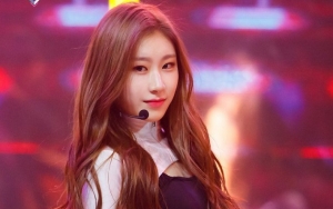Chaeryeong ITZY Selfie Tanpa Riasan, Kulit Mulus Bikin Kagum