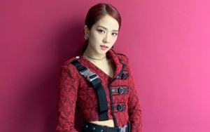 Selfie Cantik di Pantai dan Video 'Girlfriend' Jisoo Black Pink Bikin Jatuh Cinta