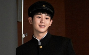 Wajah Super Ganteng Jung Hae In di Postingan Terbaru Malah Bikin Fans Bingung, Kenapa?