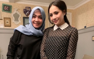  Gaya Ibunda Nagita Slavina Asyik Makan Pizza Jadi Sorotan, Netter Penasaran Dua Sosok Ini