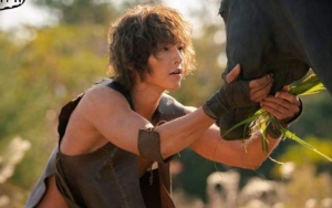 Foto Perdana Song Joong Ki Pacu Kuda di 'Arthdal Chronicles' Disambut Geger