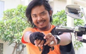 Dodit Mulyanto Telanjang Dada Usai Nyoblos, Ramai Digoda Agar Tutup Aurat