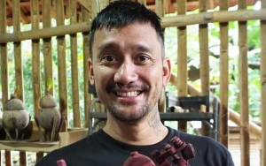 Tora Sudiro Bikin Ngakak Saat Posting Foto Bak Nicholas Saputra Usai Ikut Pemilu 2019
