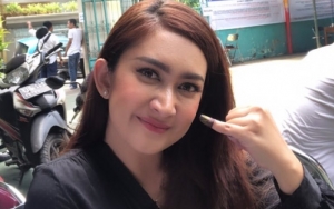 Nafa Urbach Deg-Degan Menunggu Hasil Penghitungan Pemilu, Ekspresi Mulut Menganga Bikin Salfok