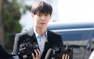 Park Yoochun Bantah Traksaksi Narkoba dan Jelaskan Bekas Luka Jarum di Punggung Tangan