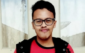 Sakurta Ginting 'Kipli' Tiru Gaya Selfie Perdana Nicholas Saputra yang Dihapus Usai 24 Jam