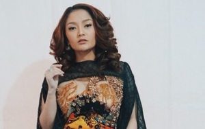 Siti Badriah Kejar Setoran Demi Gelar Pesta 3 Hari 3 Malam, Tuai Pujian Cantik Pakai Gaun Pengantin