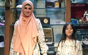 Mulan dan Titiek Soeharto Asyik Dukung Prabowo, Safeea Putri Dhani Ngumpet di Ketiak Ibu Bikin Kepo