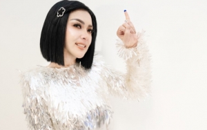 Syahrini Masih Ngeluh Kaki Bengkak Gara-Gara Ketiban Lemari, Berasa Sembuh Berkat Ngemil Makanan Ini