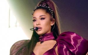 Ariana Grande Dilempari Lemon Saat Tampil di Coachella