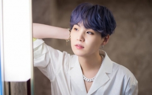 Suga BTS Tanda Tangani Surat Nikah dengan Penggemar?