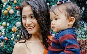  Pose Bareng Baby Brie, Netter Sorot Tubuh Acha Septriasa Yang Makin Kurus