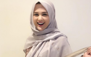 Cut Meyriska Tak Pernah Ngobrol Soal Agama dengan Roger Danuarta